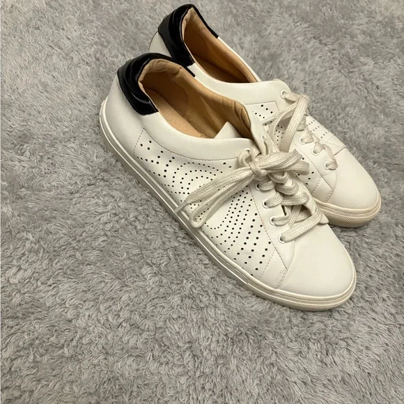 Kate Spade Shoes - Picture 2 of 8